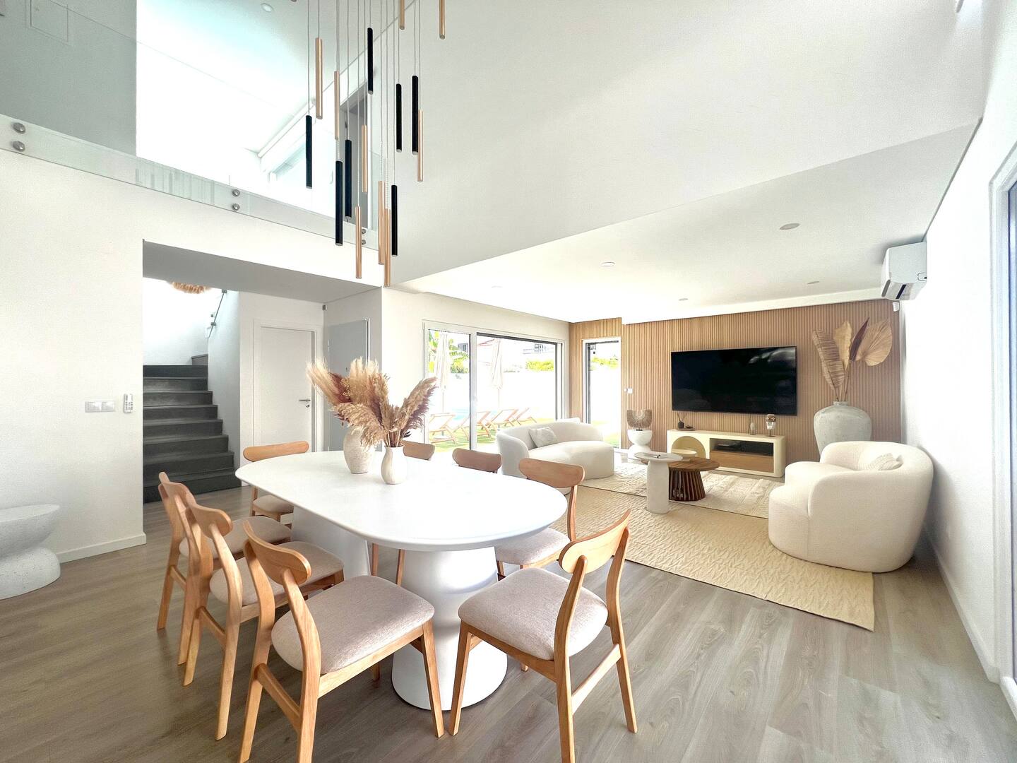 Un salon moderne et chaleureux
